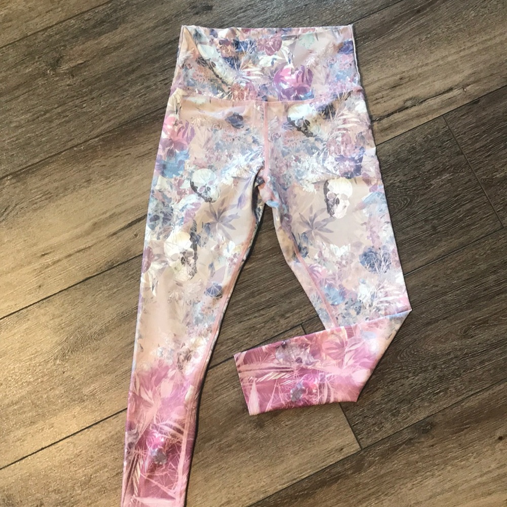 Skulls and flowers workout leggings